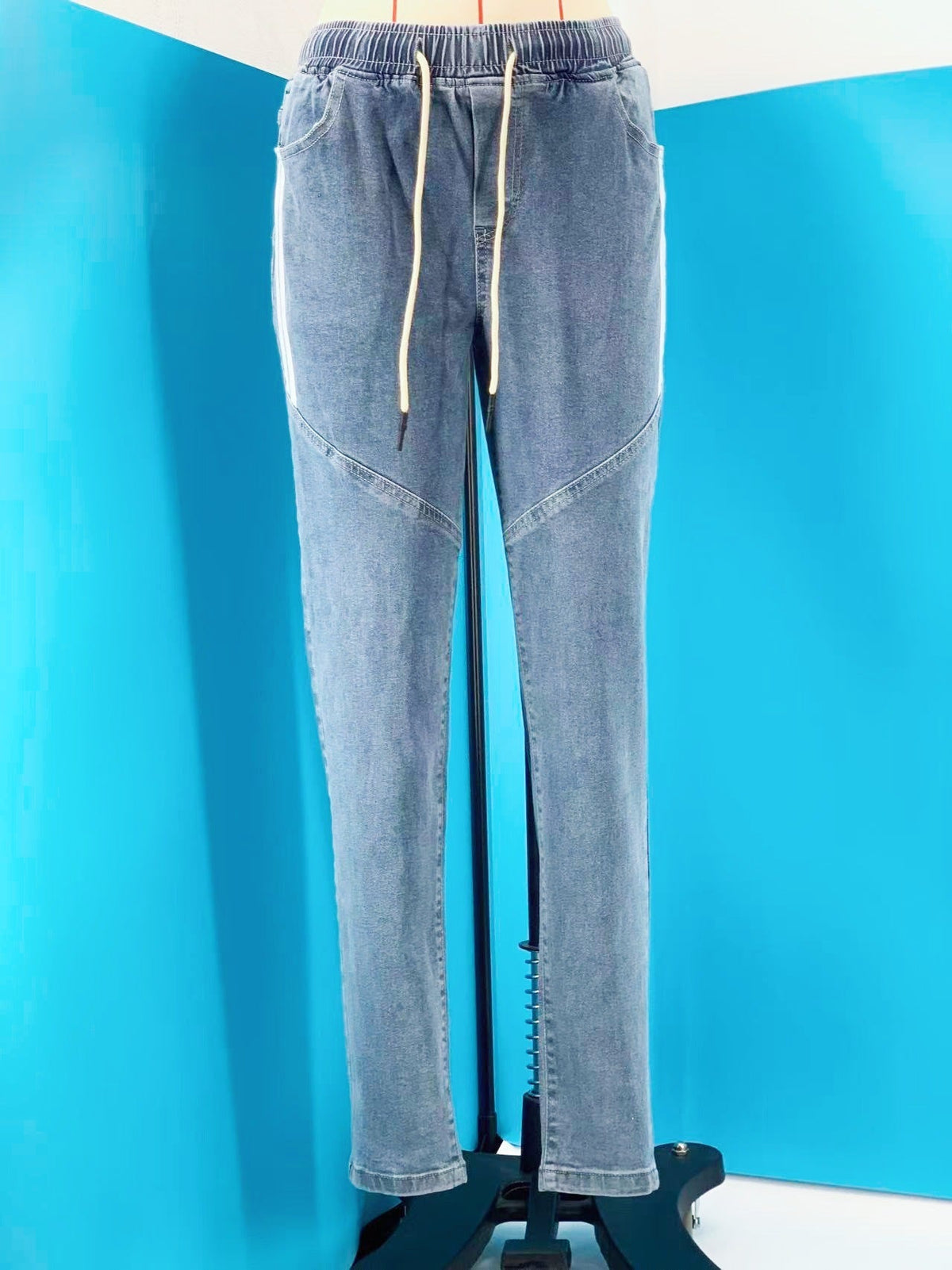 Versatile Light-colored Slim-fit Womens Jeans