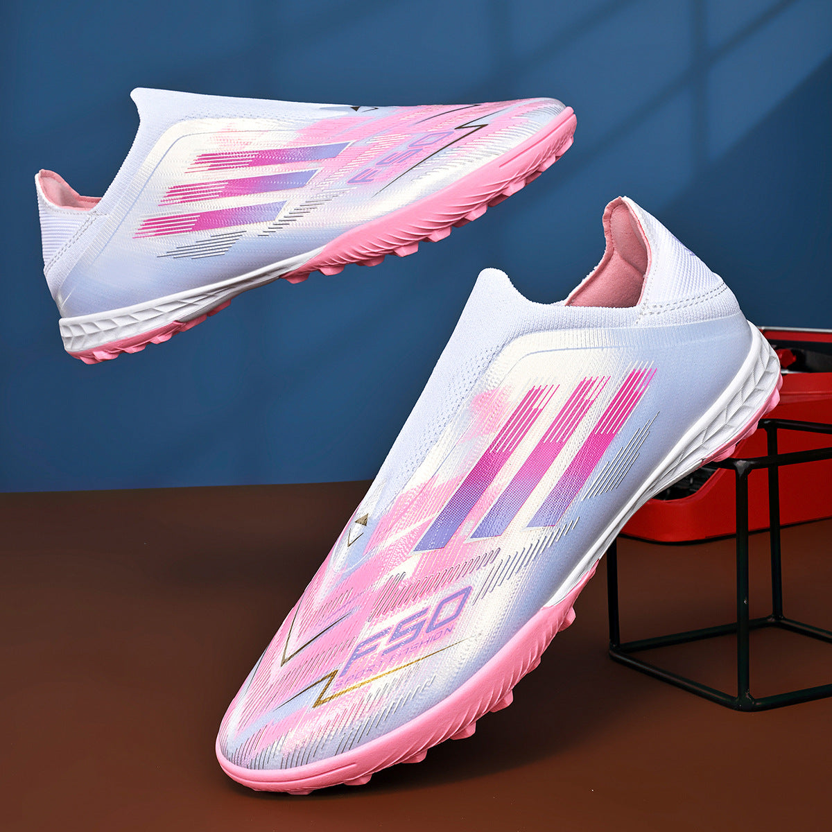Low-cut Long-stud Outdoor Soccer Cleats