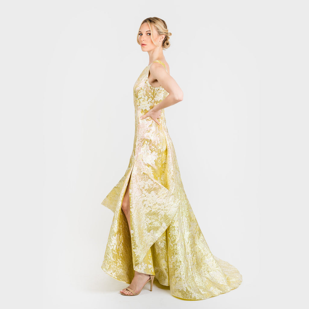 The Sleeveless Side Bottom Flounce Gown Classic